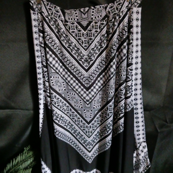 JM Collection Handkerchief Skirt sz lg - Picture 3 of 10